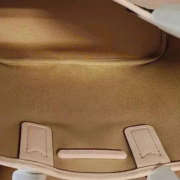Micheal Kors Tote  - Picture 7 of 10